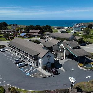 Emerald Dolphin Inn & Mini Golf